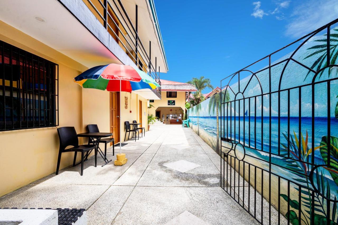 White Shamrock Beach Hotel Balabag  Extérieur photo